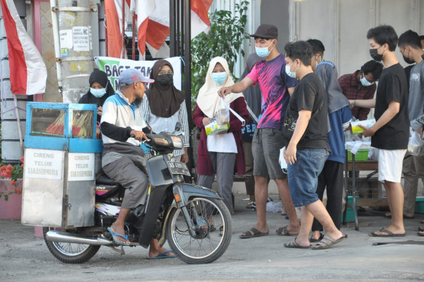 pemberian masker bagi pedagang yg tdk memakai masker