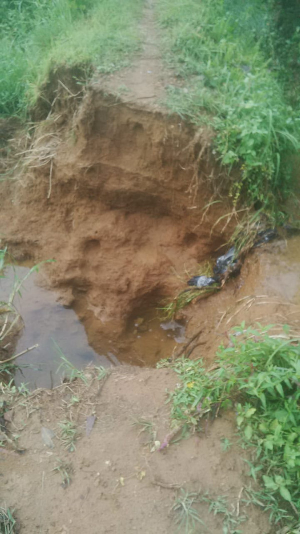 minggu berkah dengan gotong royong membendung tanggul yang jebol