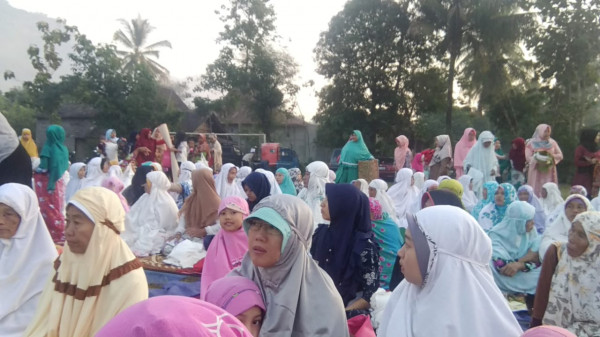 Sholat idul fitri di kampung kb dusun semo desa sembukan