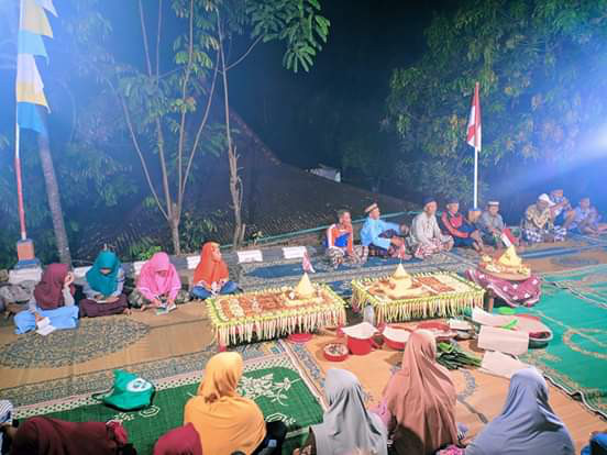 Tumpengan malam tirakatan 