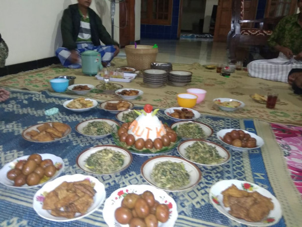 Malam tirakatan Rt 01 Kampung KB Berseri dalam rangka peringatan HUT RI