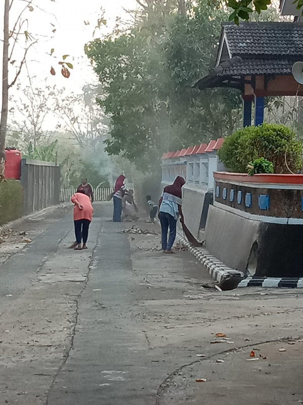 Kerja Bakti untuk menjaga Kesehatan dan Kebersihan LIngkungan