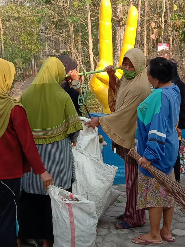 Kerja Bakti Pemungutan Sampah dalam rangka Hari Pemungutan Sampah