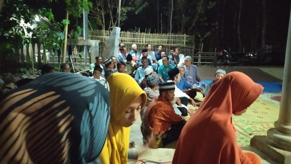 Musyawarah Dusun dalam rangka menyerap aspirasi warga dalam masalah sosial dan Sapras