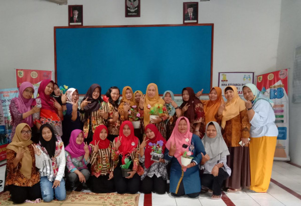 Foto Bersama Kegiatan POKJA Pemberdayaan Perempuan  kampung KB "Berseri" 