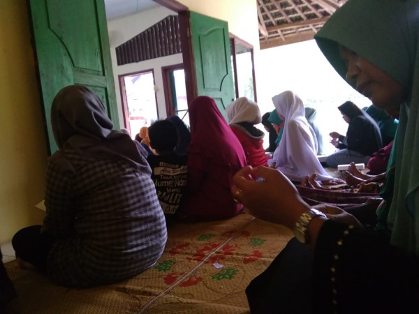 Pengajian Ibu-Ibu di kampung KB berseri dengan shalawat, dzikir dan tahlil