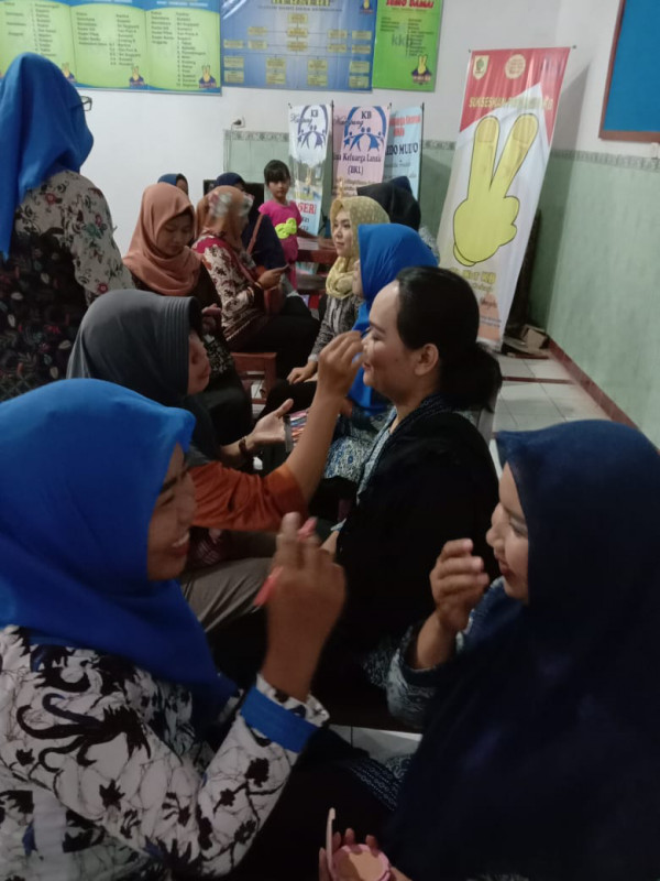 Kemeriahan Ibu-Ibu kampung KB berseri dalam peringatan Hari IBU