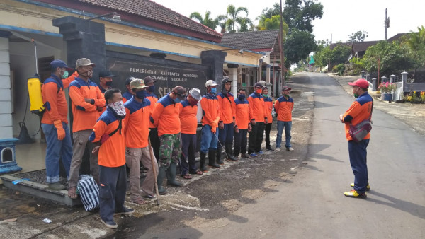 Sosialisasi Covid 19 oleh pokja kampung KB bersama perangkat Desa