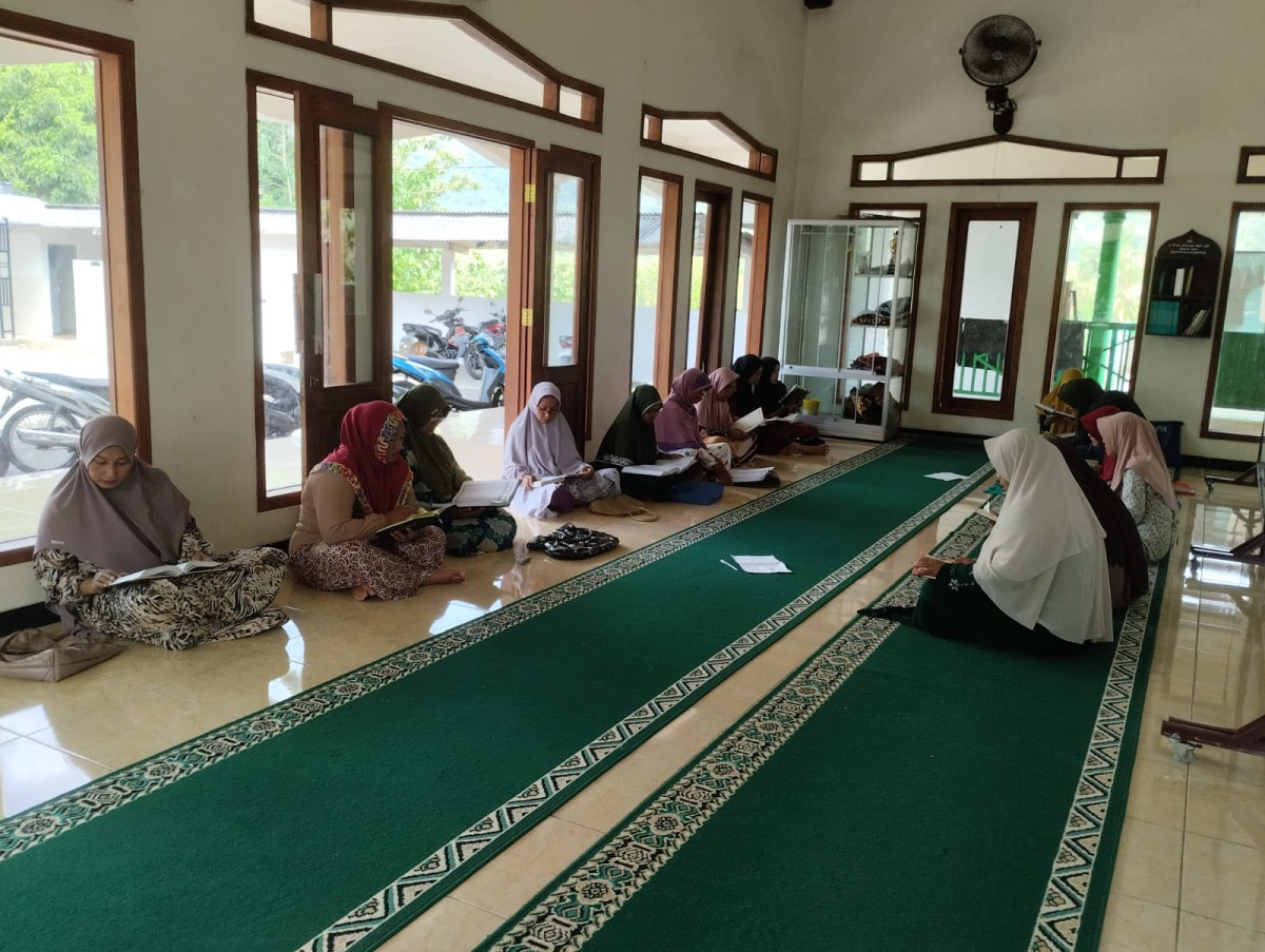 TADARUSAN DAN KATAMAN AL QUR'AN