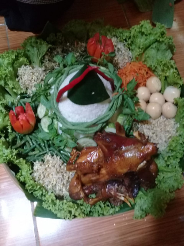 Tumpeng syukuran ala kadarnya