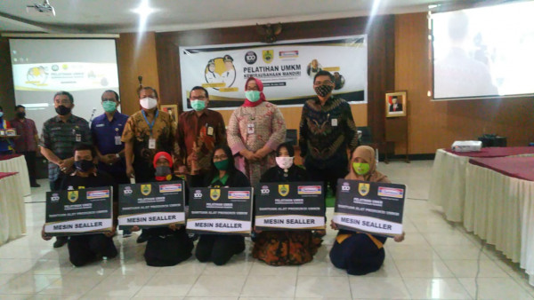 Foto bersama Bupati Sragen dan Direktur Indomart