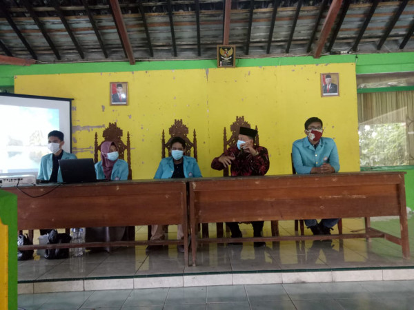 Pelatihan cara menanam tanaman obat keluarga bersama KKN UNS 66