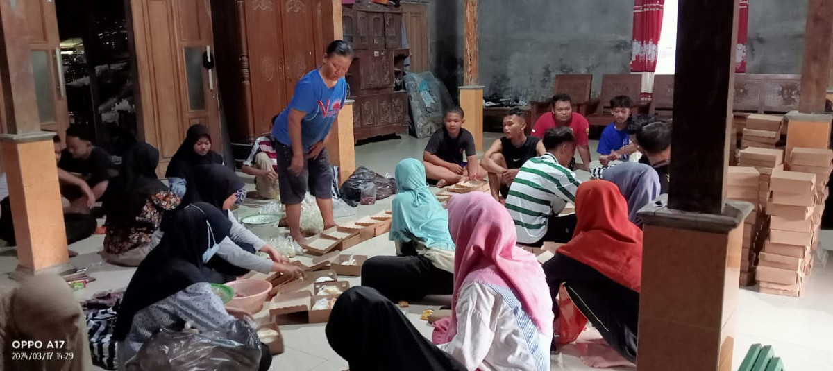 Persiapan Buka Bersama Karangtaruna Karya Indah dengan Anak-anak TPA