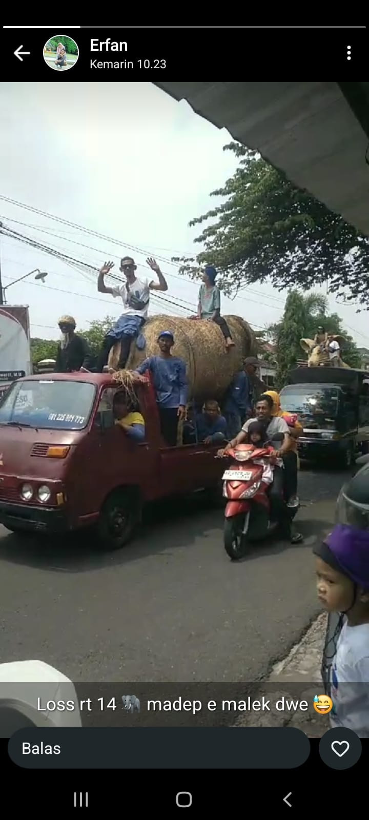 Pawai sepanjang jalan Kalijambe