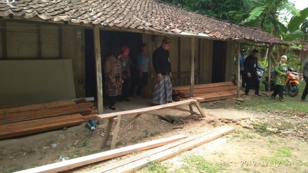 Peninjaun Bedah rumah warga miskin