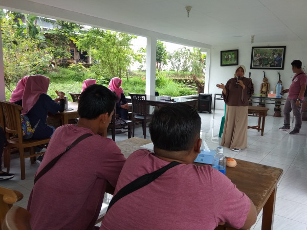 Studi Banding POKJA Kampung KB BARAYATAMA dan PIK Remaja MUDATAMA di Jejamon Karanganayar