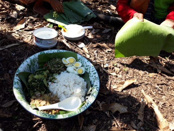 makan bersama wujud kebersamaan pik remaja kampung kb barayatama desa juwok