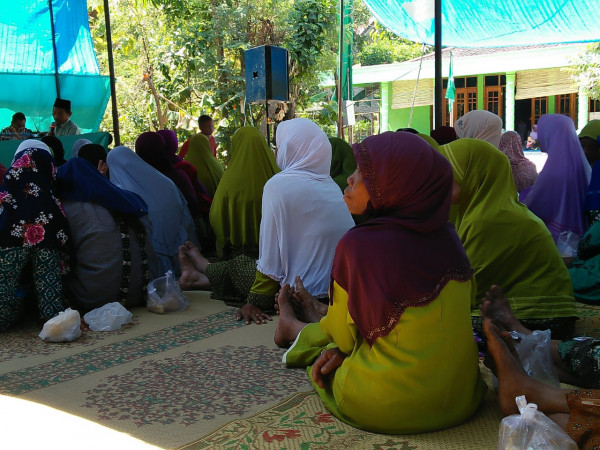Ibu ibu warga masyarakat kampung kb BARAYATAMA desa juwok kec sukodono kab Sragen mengikuti pengajian