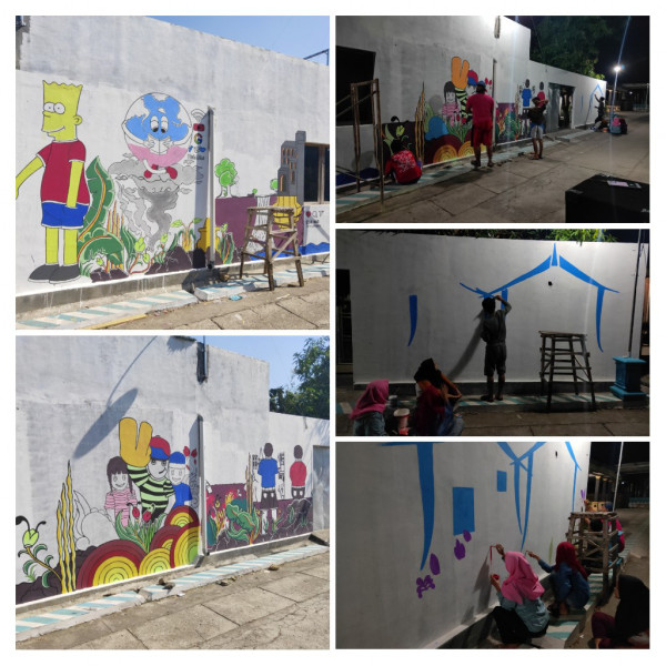 Pik remaja membuat mural Di kampung kb barayatama desa juwok 