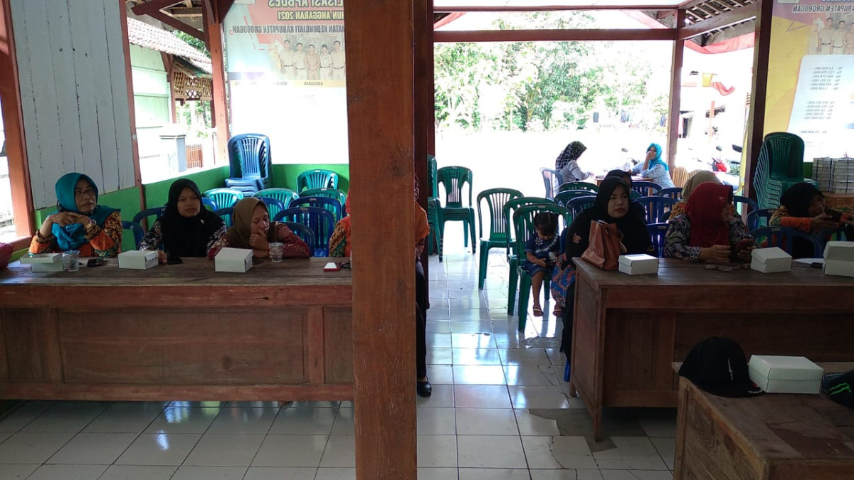 Rapat ketahanan Keluarga berbasis Kelompok kelompok kegiatan ( POKTAN ) di Kampung KB