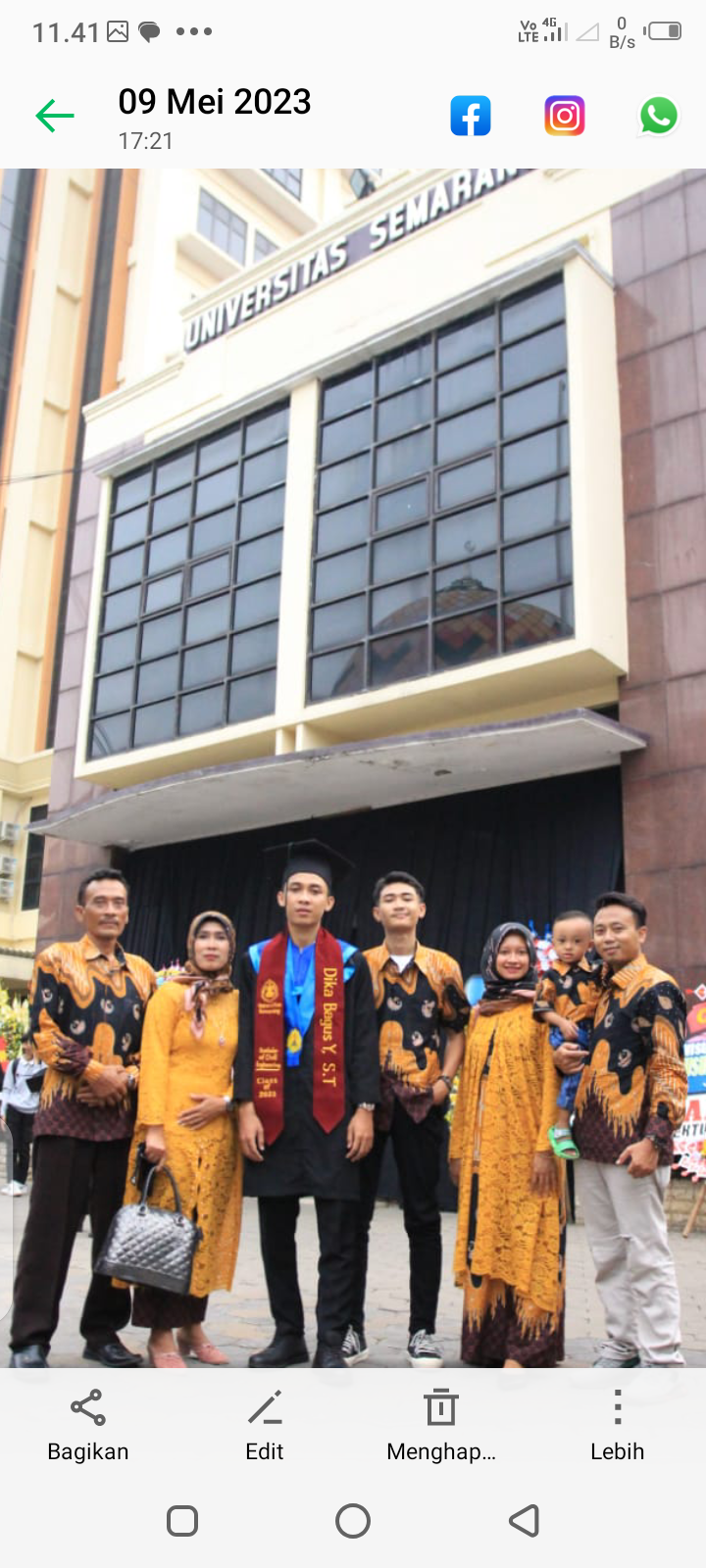 Pelepasan wisuda di universitas Semarang