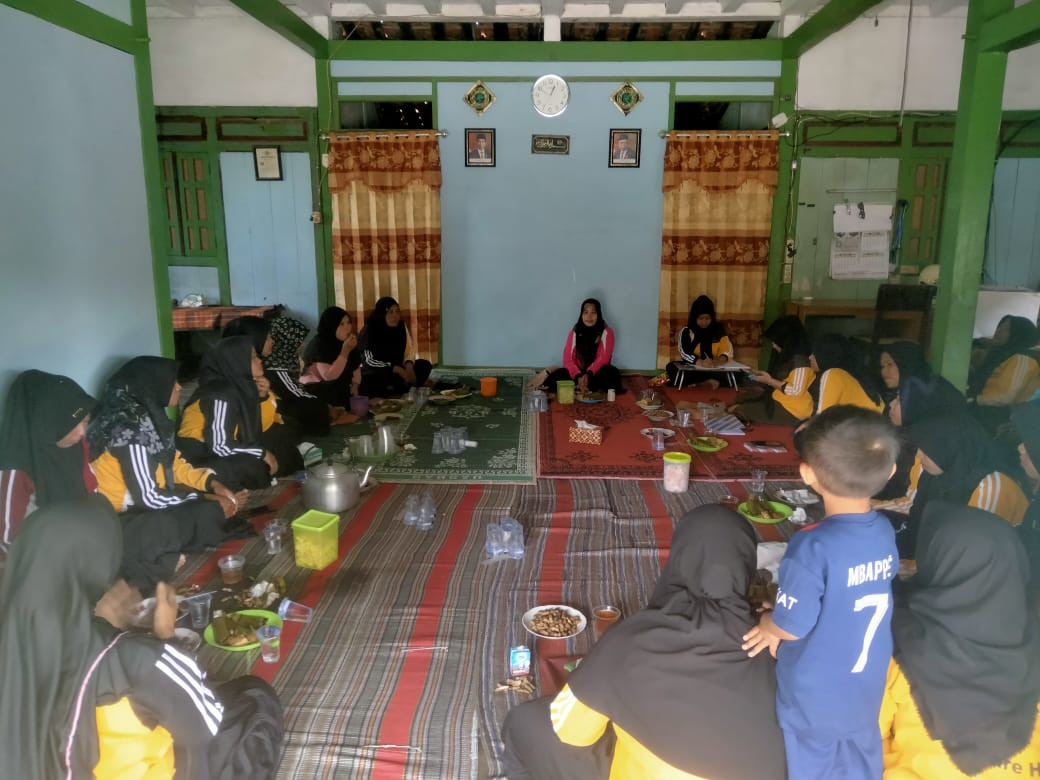 Pertemuan Rutin Kader Posyandu di Dusun Tanjungsari
