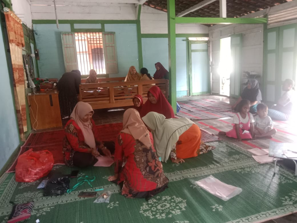 Pelaksanaan Posbindu & Posyandu lansia di Pos Dusun Tanjungsari