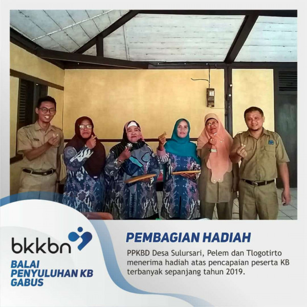PPKBD pelem mendapat penghargaan atas pencapaian peserta KB terbanyak 2 tk kecamatan
