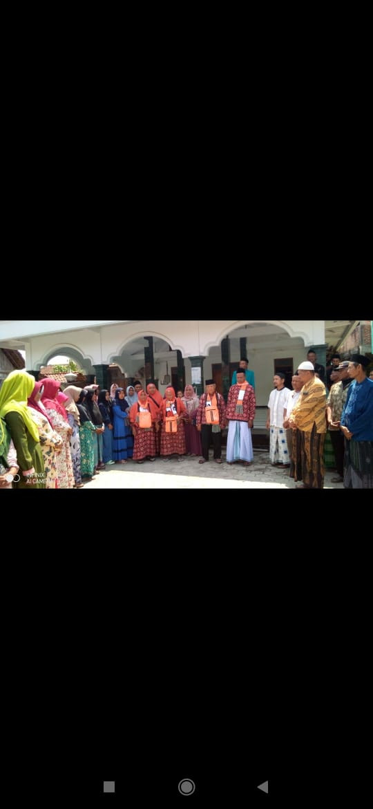Pembacaan doa untuk warga yg berangkat umroh di masjit Dagangan desa Dapurno