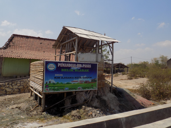 Tempat Pemandian Air Panas