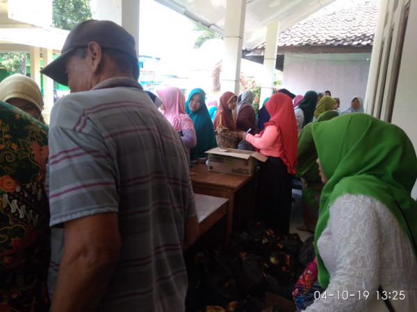 Berbagi bersama MWC NU Purwodadi