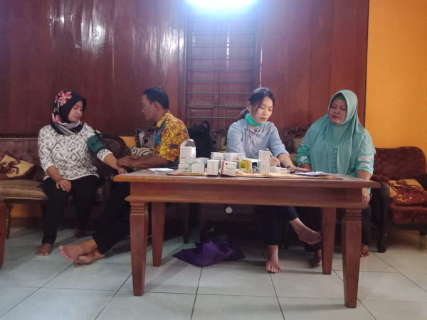 Pemeriksaan dan konsultasi dengan Tim