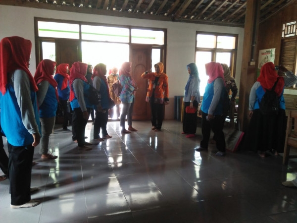 STUDY TIRU DARI GENUKSURAN