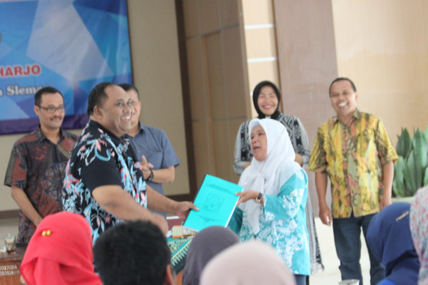 penyerahan kenang - kenangan