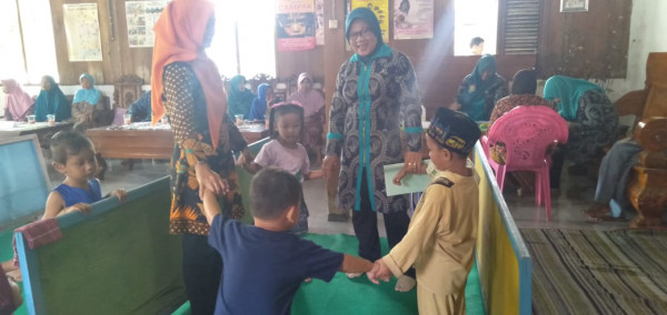 POSYANDU BALITA DAN BKB MELATI BULAN DESEMBER