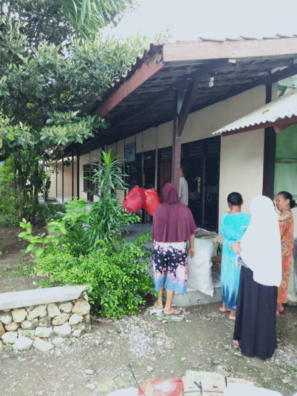 Antri menunggu giliran