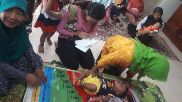 Balita diukur dengan tikar stunting