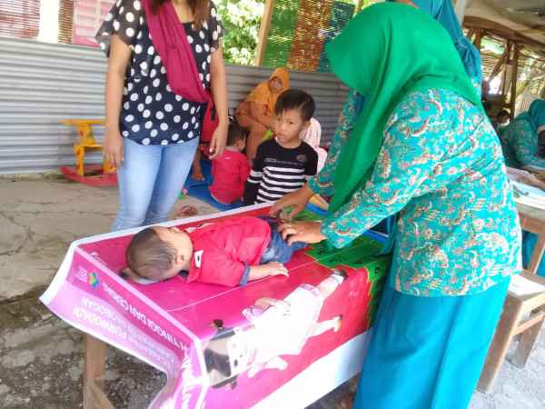 Balita diukur dengan tikar stunting