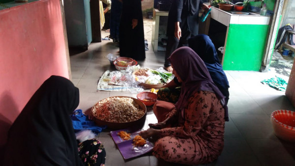 meracik bumbu masakan