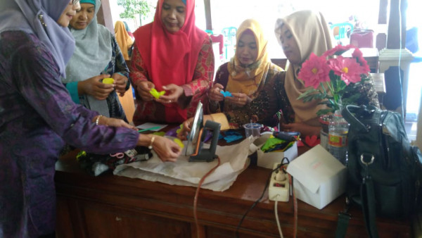 JADIKAN SAMPAHMU BERNILAI