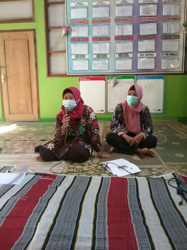 Sekretaris Desa Pulorejo membuka acara