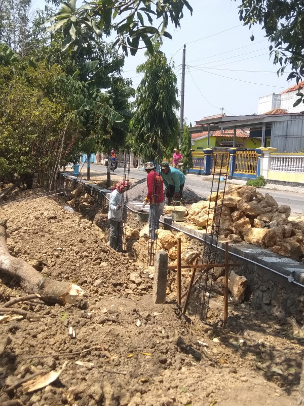 gotong royong bergiliran buat talut pagar