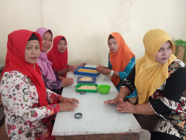 pelatihan kue BakPia ibu ibu UPPKS kkb Bahagia Putat