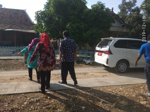 mendatangi rumah warga door to door