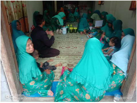 Mendengarkan Ngaji dan arahan dari POkja Kampung KB Bahagia