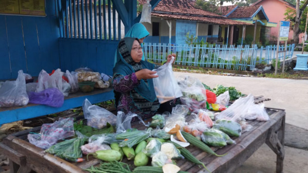 IBU DARYUMI ANGGOTA UPPKS MAJU LANCAR MEANFAATKAN SITUASI 