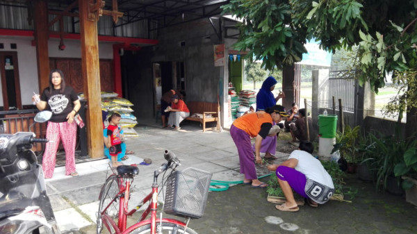 hari minggu ini ada yg viral selfi gak