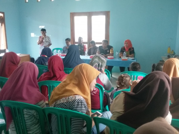 Pemaparan program kampung KB Desa Gempol oleh Fasilitator Kampung KB terkait BKB
