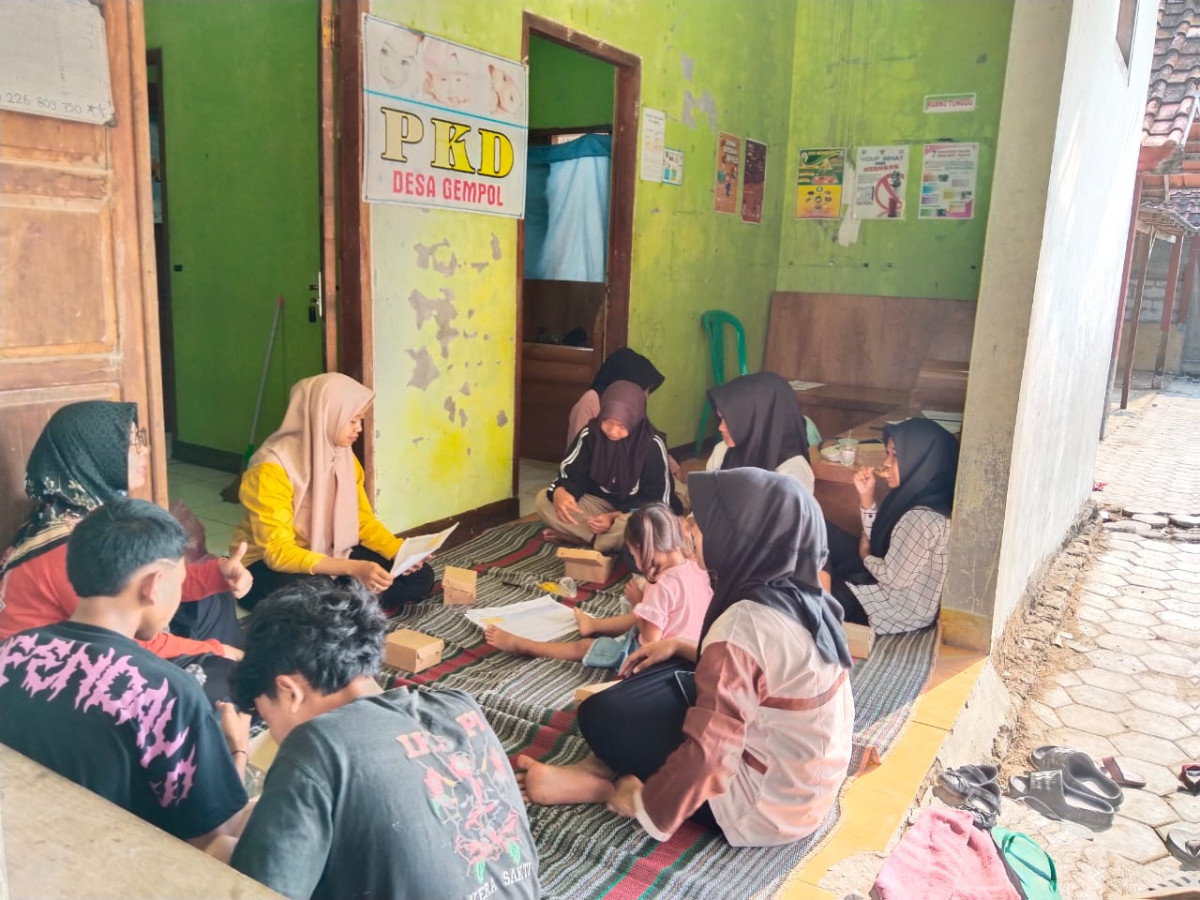 KIE oleh Bidan Desa dan Kader KB