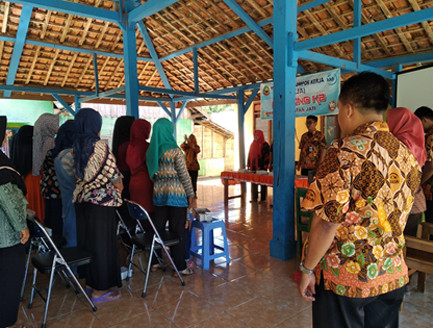 Pembukaan acara dengan menyanyikan Lagu Indonesia Raya